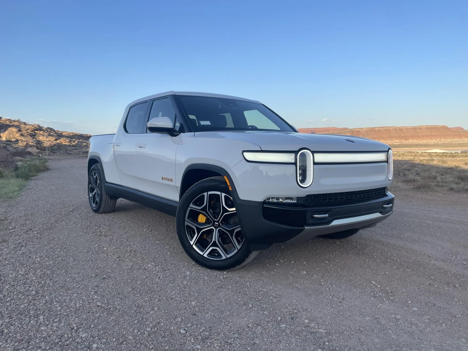 2022 Rivian R1T - Image 25 of 31