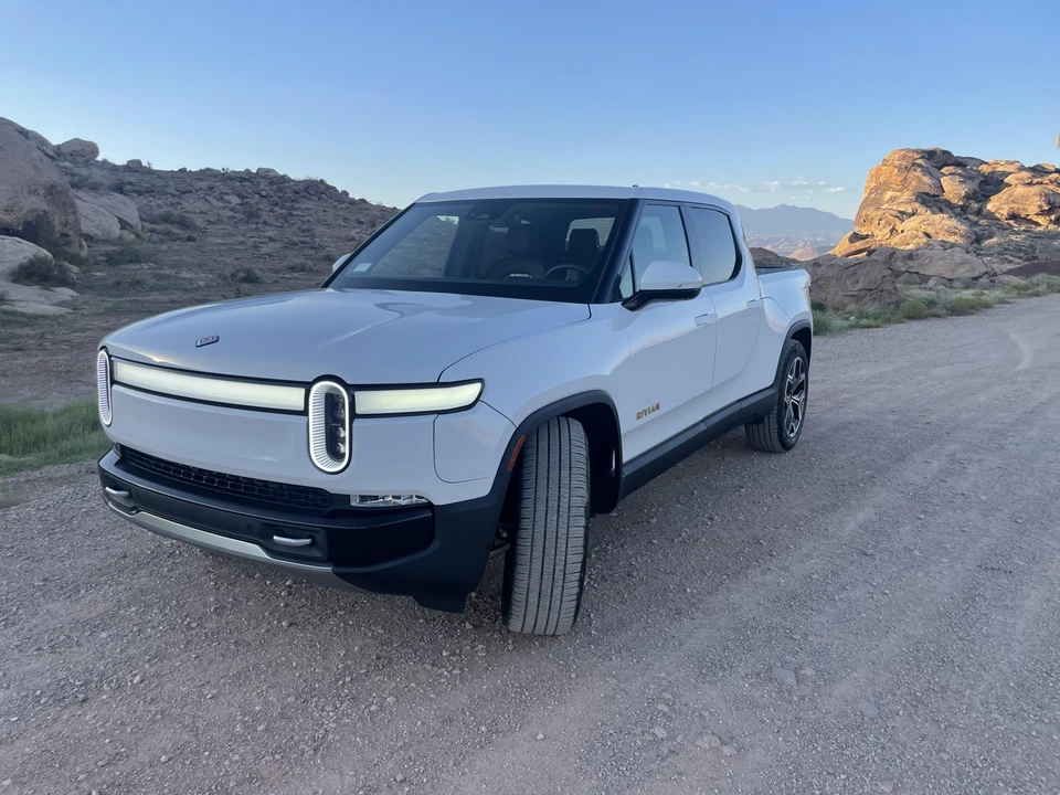2022 Rivian R1T - Image 4 of 31