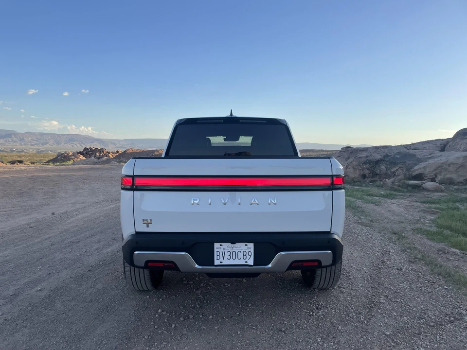 2022 Rivian R1T - Image 16 of 31