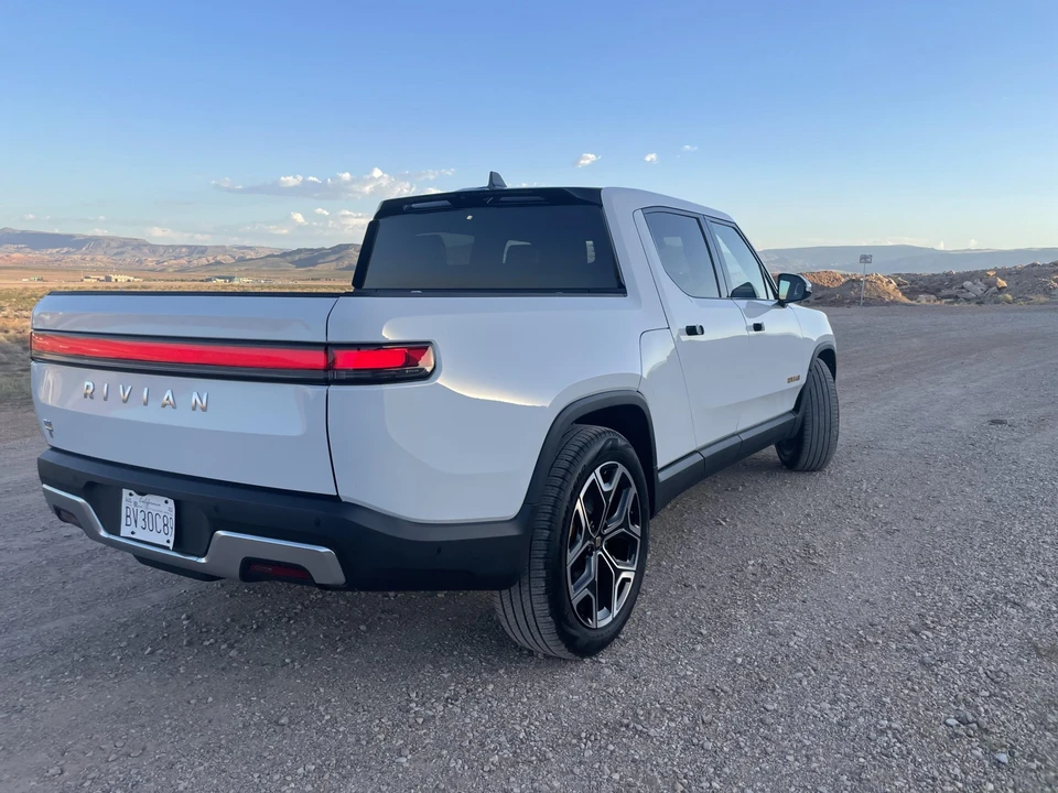 2022 Rivian R1T - Image 20 of 31