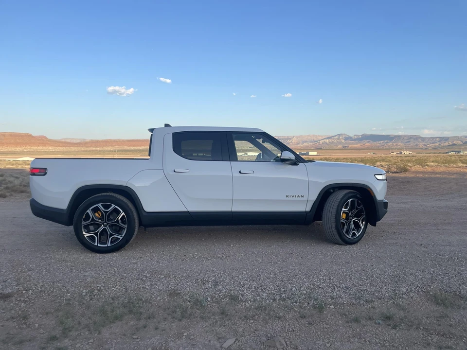 2022 Rivian R1T - Image 23 of 31