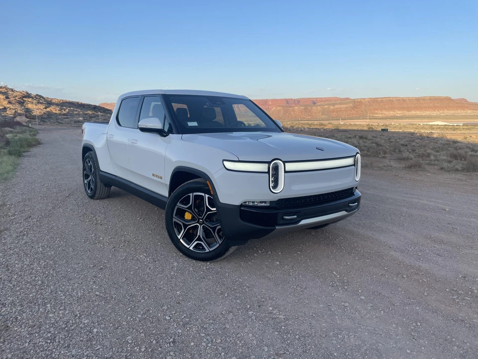 2022 Rivian R1T - Image 24 of 31
