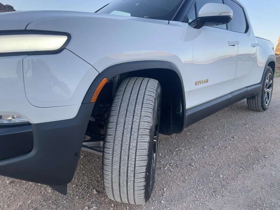 2022 Rivian R1T - Image 29 of 31