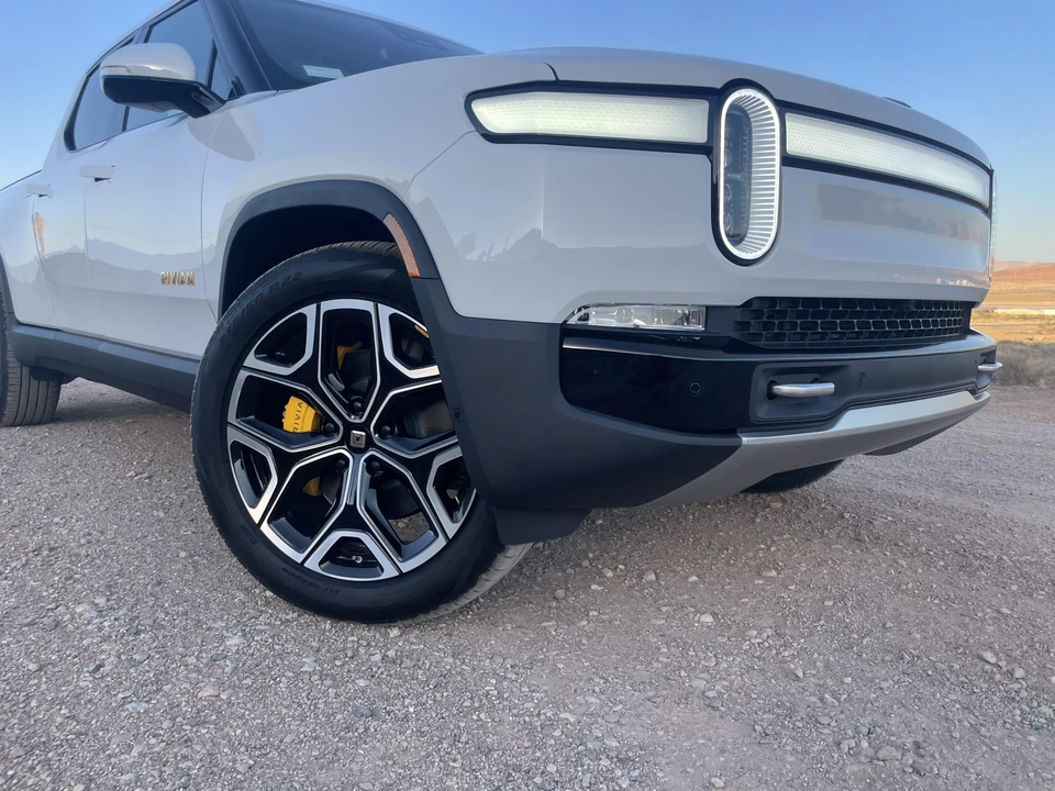 2022 Rivian R1T - Image 30 of 31