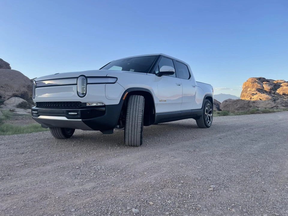 2022 Rivian R1T - Image 5 of 31