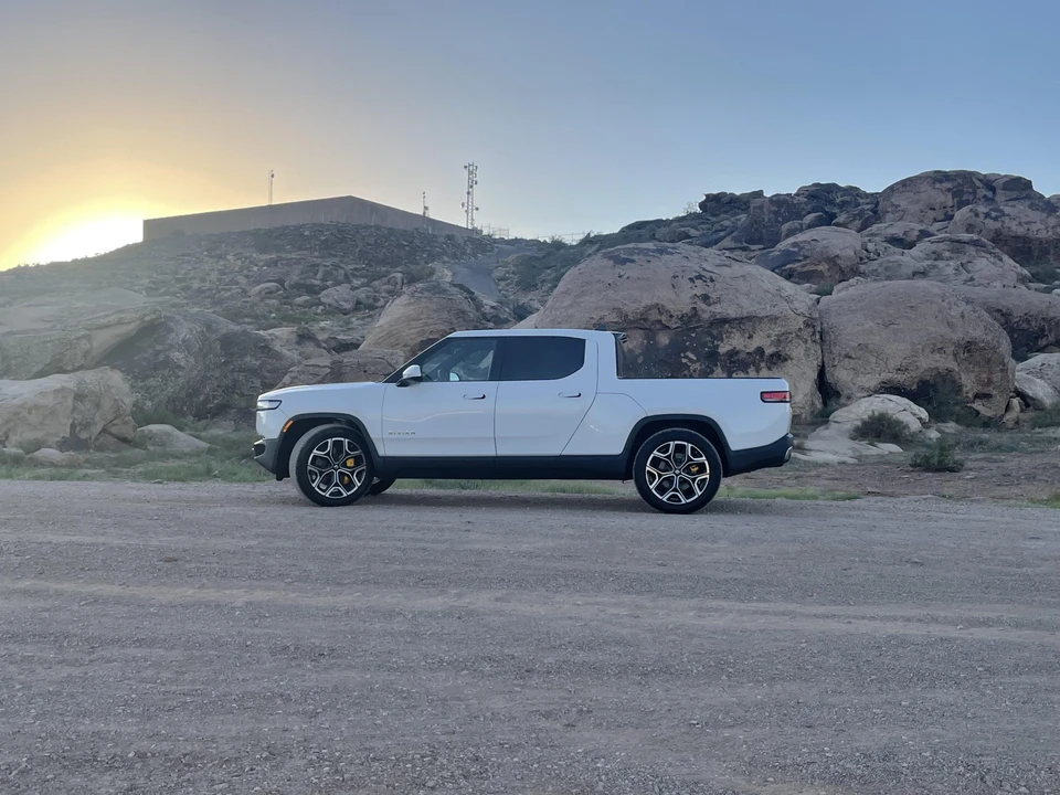 2022 Rivian R1T - Image 9 of 31