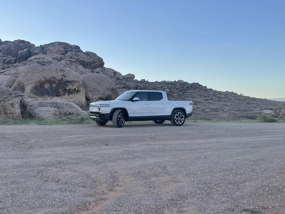 2022 Rivian R1T - Image 10 of 31