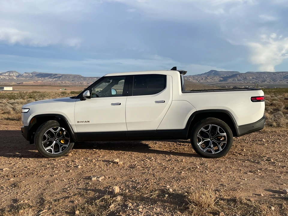 2022 Rivian R1T - Image 13 of 31