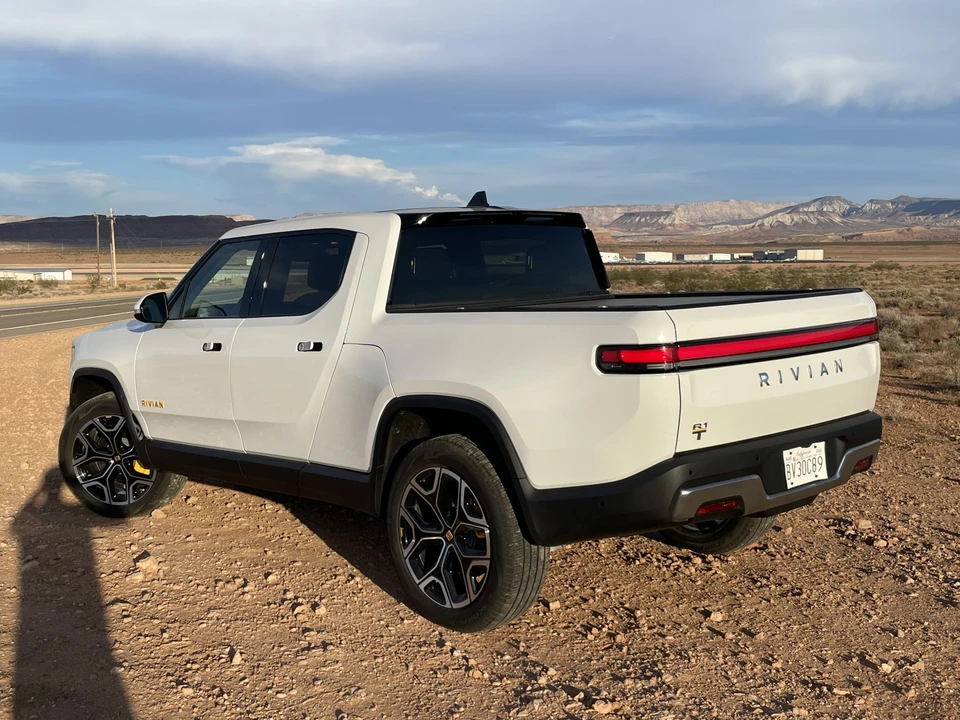 2022 Rivian R1T - Image 14 of 31