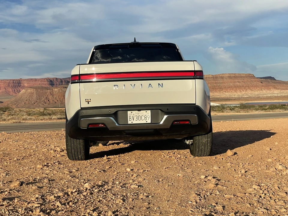2022 Rivian R1T - Image 18 of 31