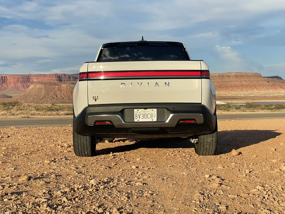 2022 Rivian R1T - Image 17 of 31