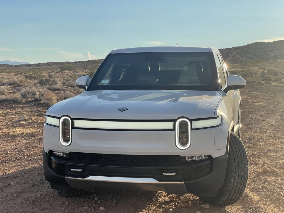 2022 Rivian R1T - Image 2 of 31
