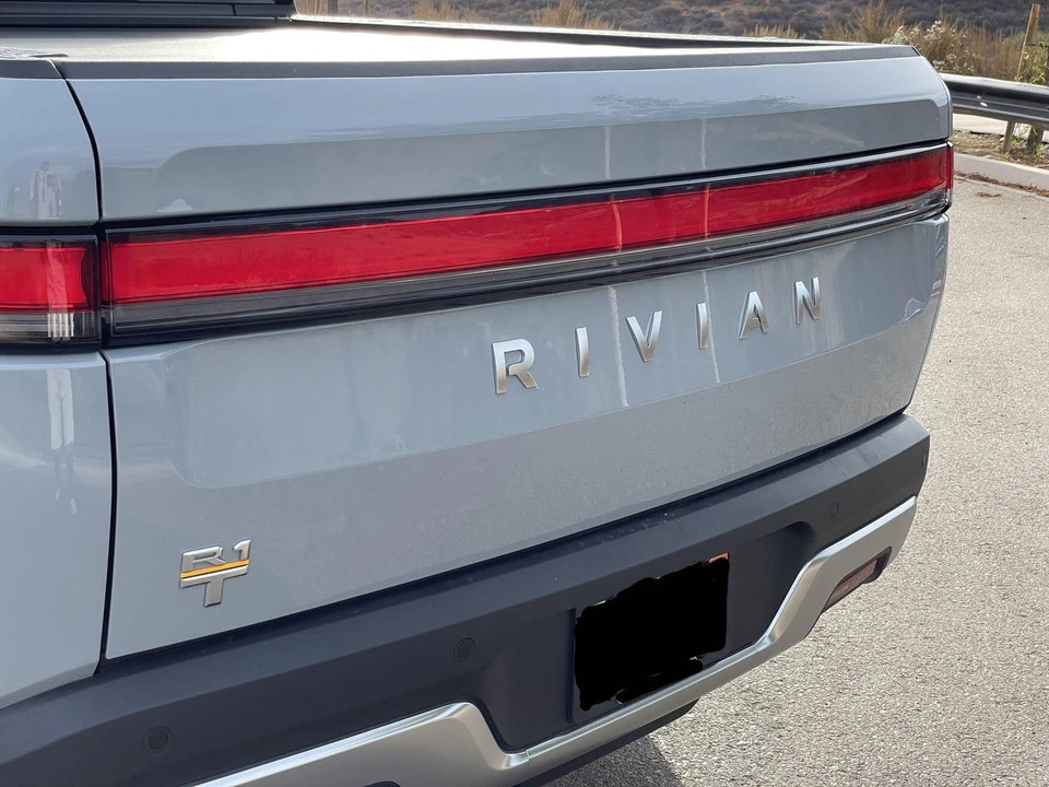 2022 Rivian R1T - Image 18 of 31