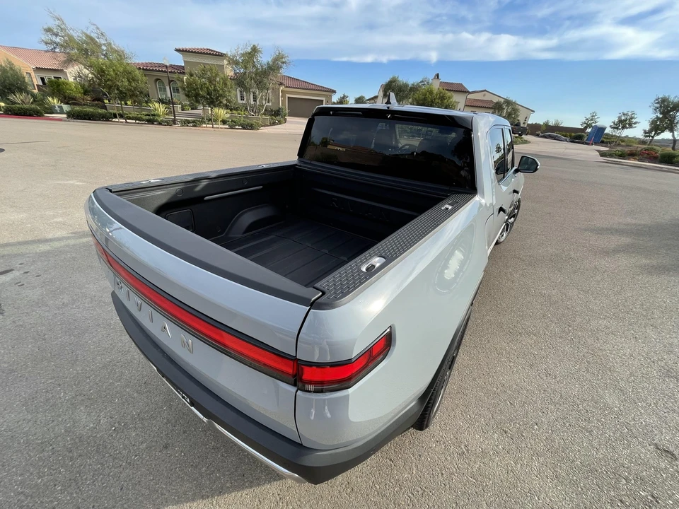 2022 Rivian R1T - Image 7 of 31