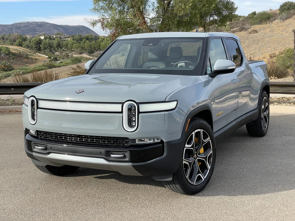 2022 Rivian R1T - Image 2 of 31