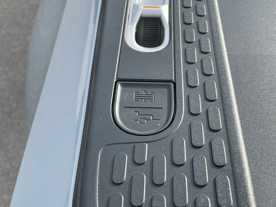 2022 Rivian R1T - Image 22 of 31