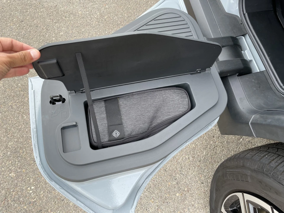 2022 Rivian R1T - Image 14 of 31