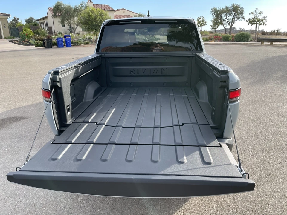 2022 Rivian R1T - Image 9 of 31
