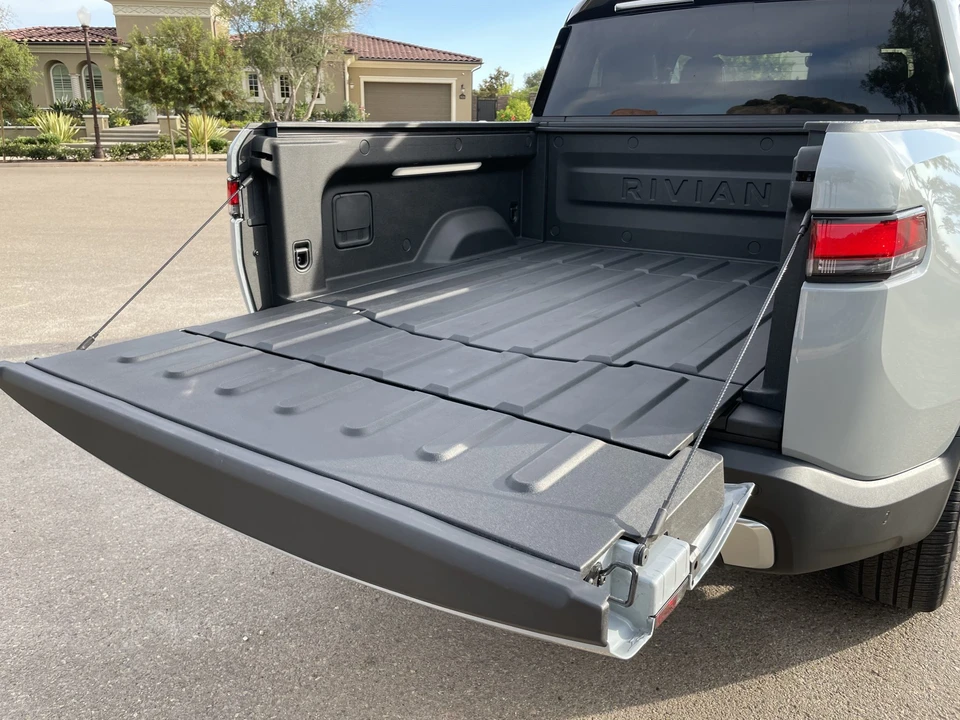 2022 Rivian R1T - Image 8 of 31