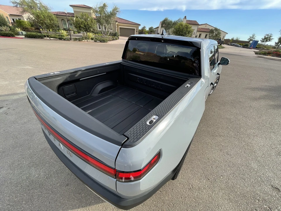 2022 Rivian R1T - Image 17 of 31
