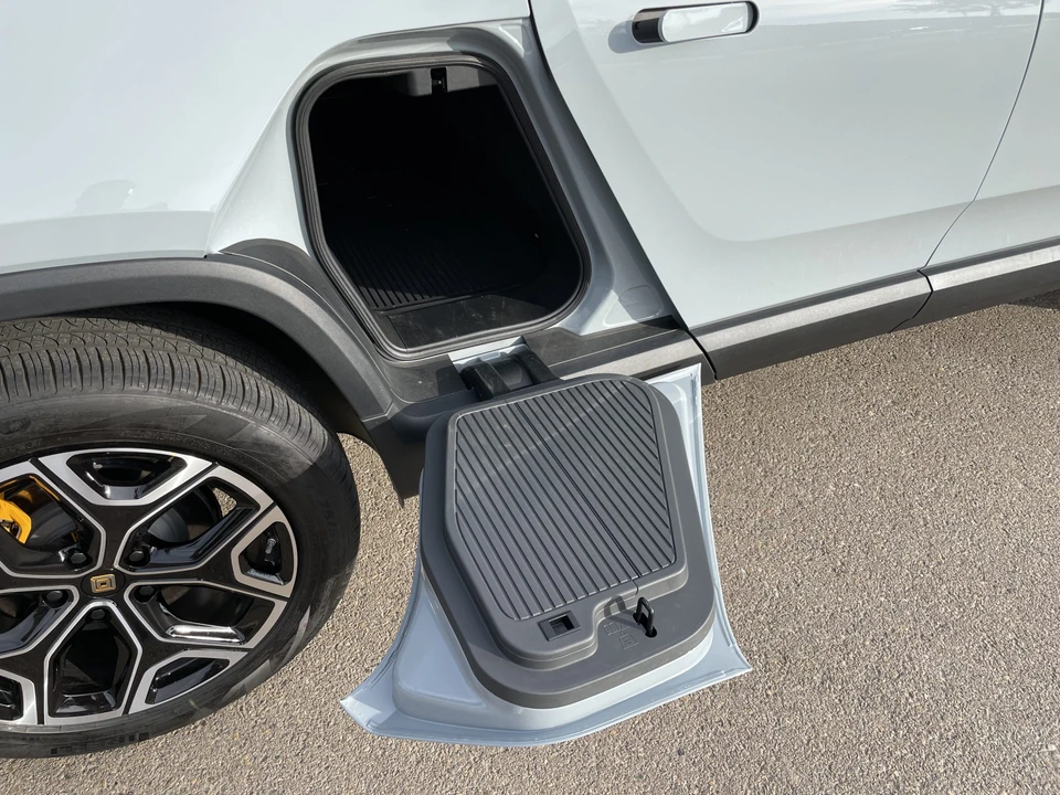 2022 Rivian R1T - Image 25 of 31