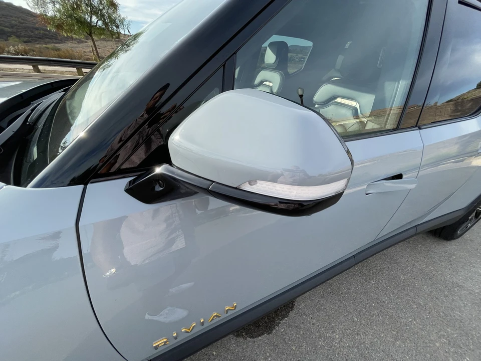 2022 Rivian R1T - Image 27 of 31