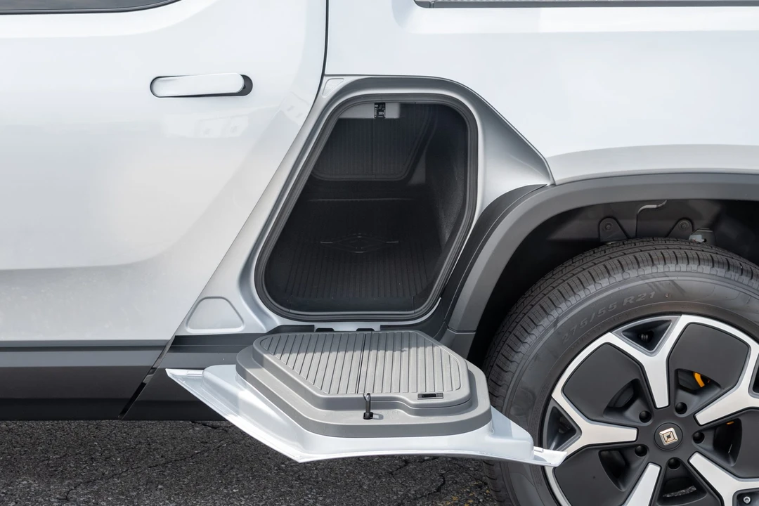 2022 Rivian R1T - Image 25 of 31