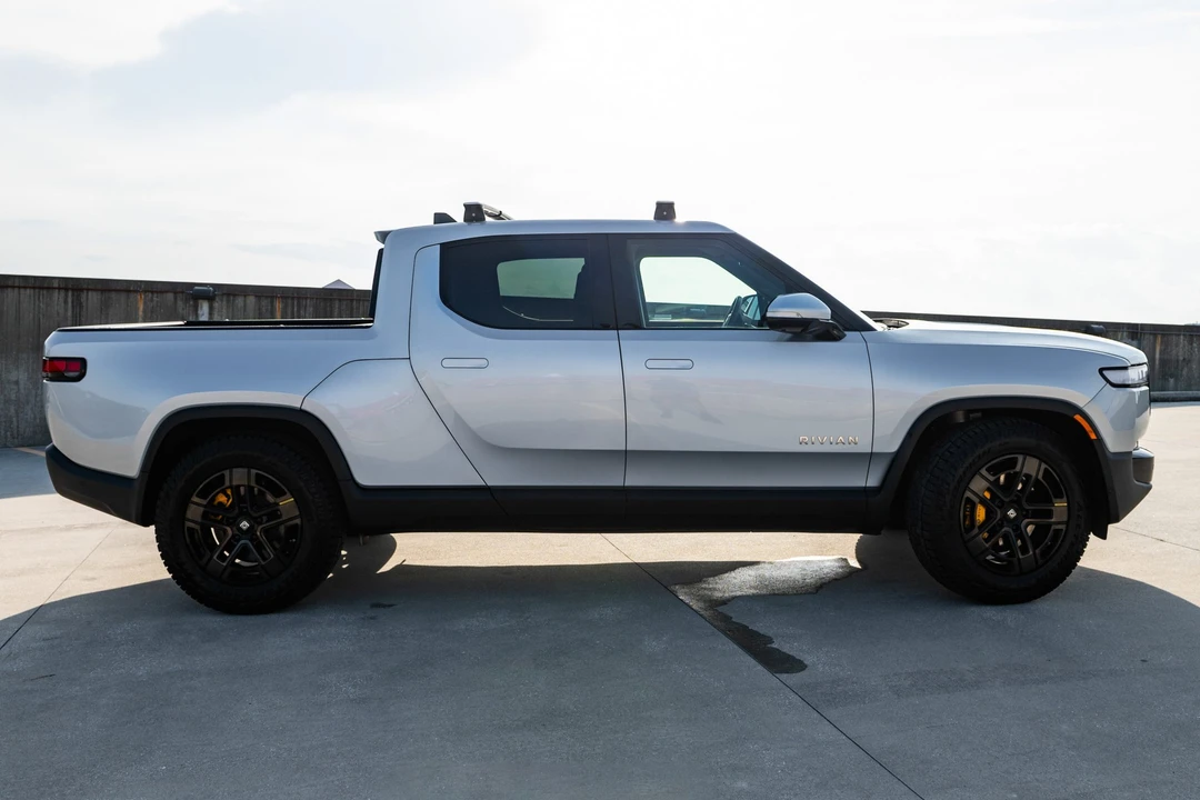 2022 Rivian R1T - Image 8 of 31