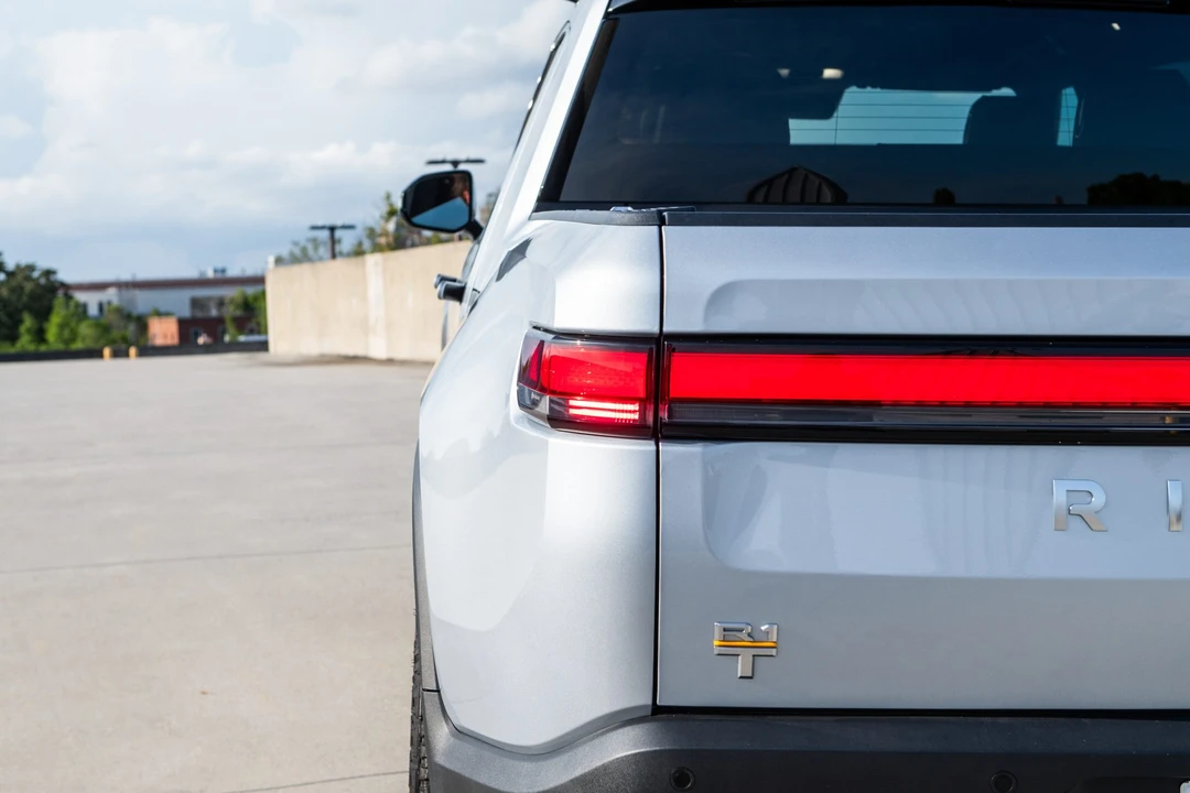 2022 Rivian R1T - Image 27 of 31