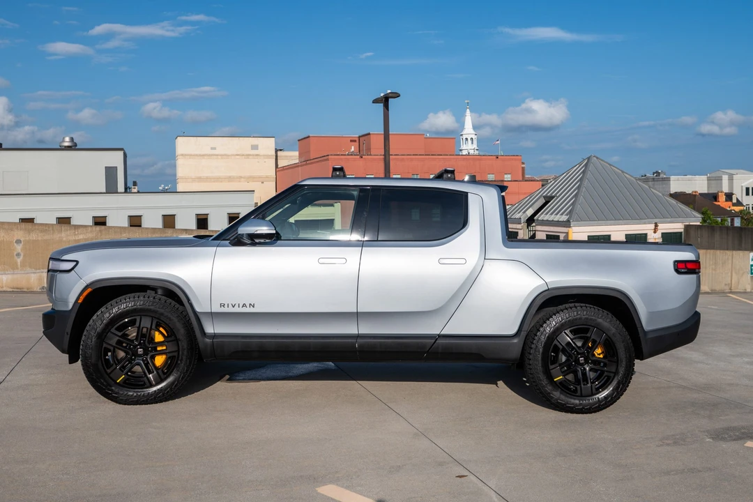 2022 Rivian R1T - Image 3 of 31