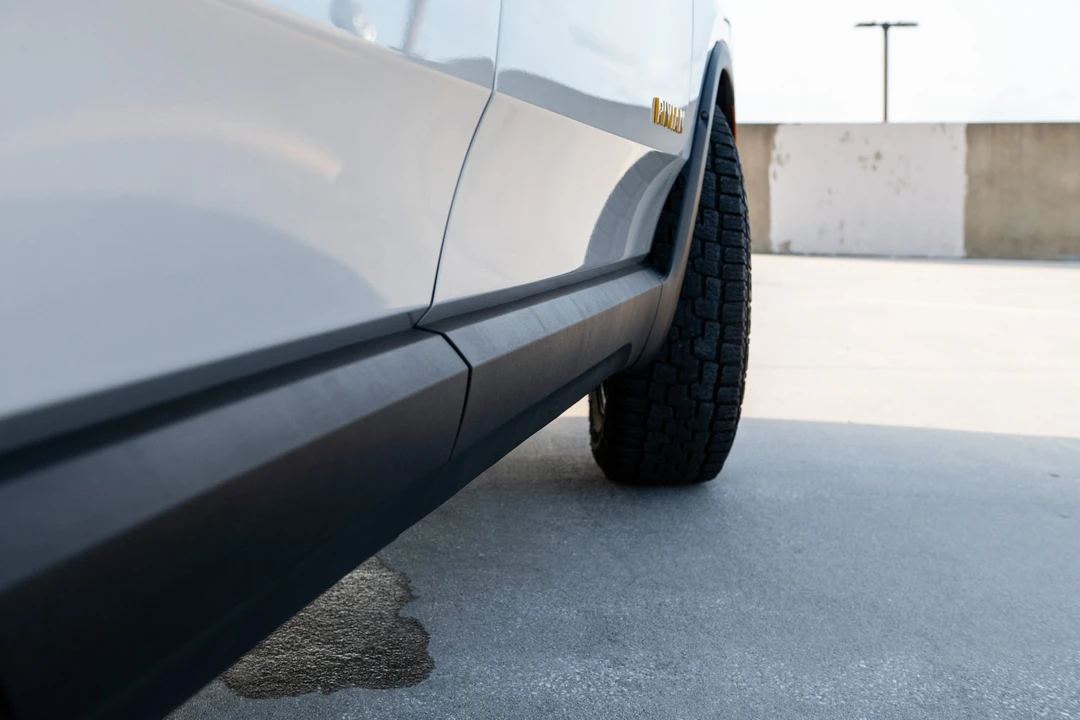 2022 Rivian R1T - Image 24 of 31