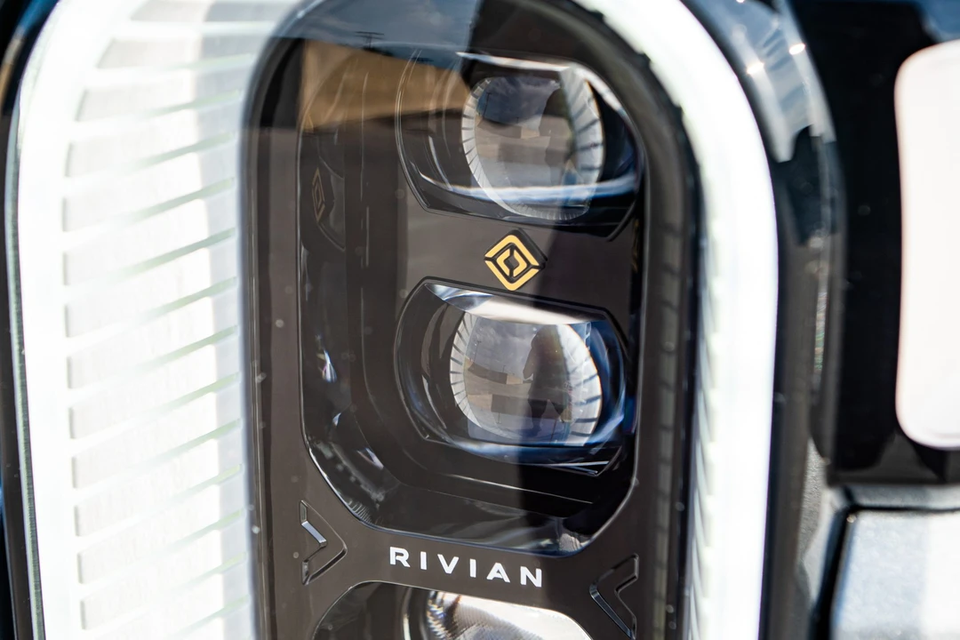 2022 Rivian R1T - Image 18 of 31