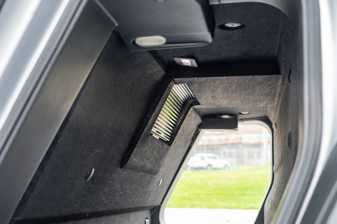 2022 Rivian R1T - Image 28 of 31