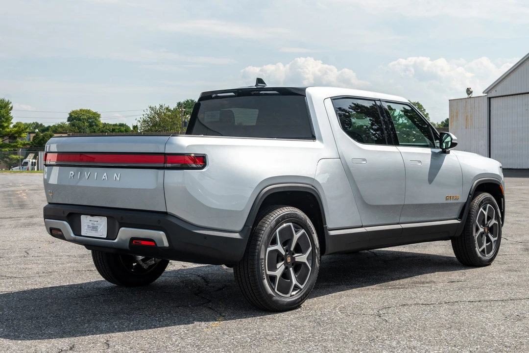 2022 Rivian R1T - Image 4 of 31