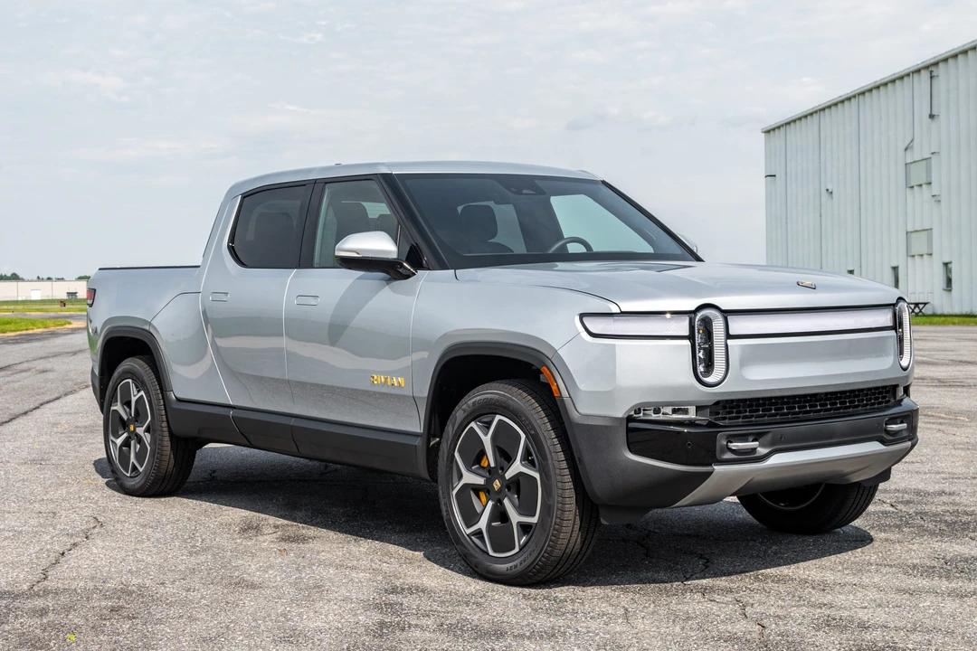 2022 Rivian R1T - Image 2 of 31