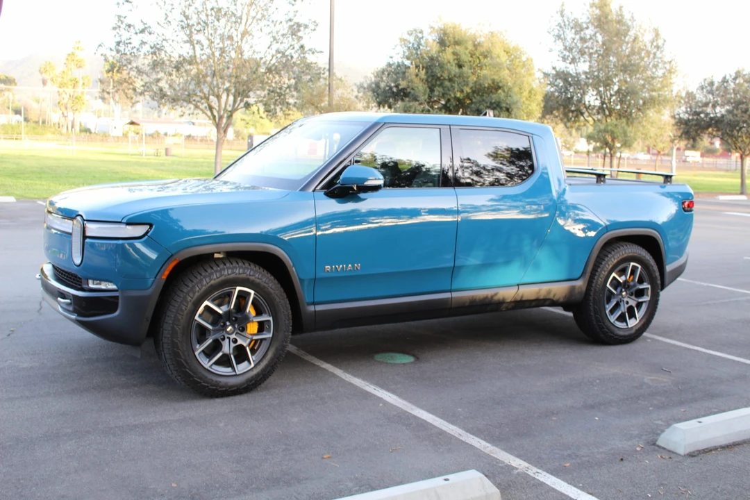 2022 Rivian R1T - Image 10 of 31