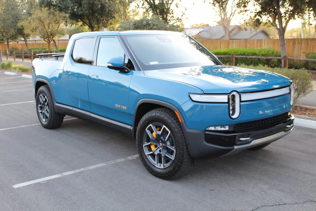 2022 Rivian R1T - Image 2 of 31