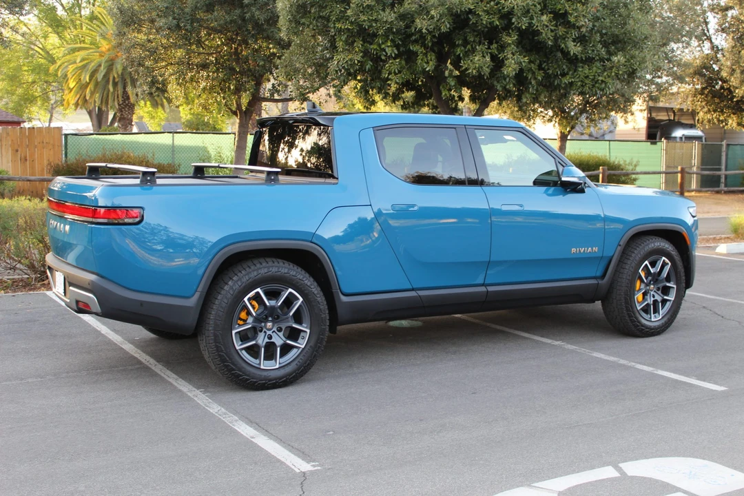2022 Rivian R1T - Image 18 of 31