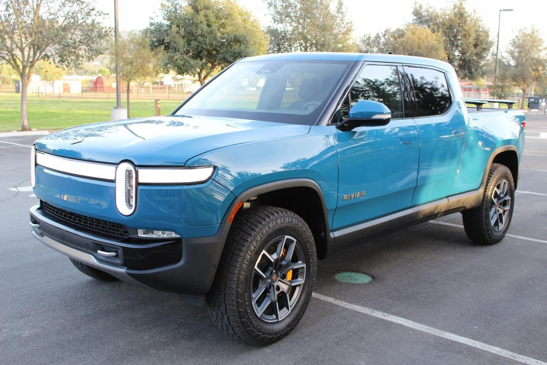 2022 Rivian R1T - Image 8 of 31