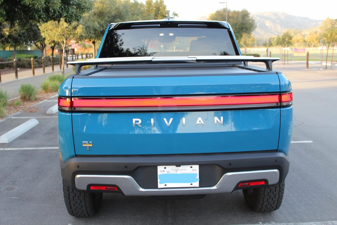 2022 Rivian R1T - Image 15 of 31