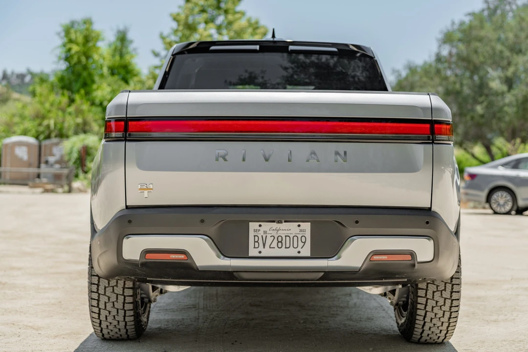 2022 Rivian R1T - Image 7 of 31