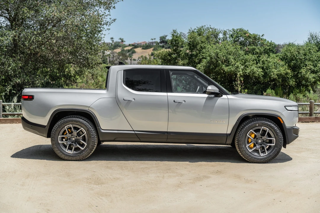2022 Rivian R1T - Image 5 of 31