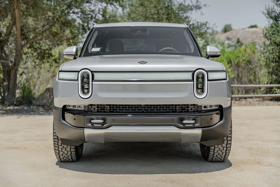 2022 Rivian R1T - Image 2 of 31