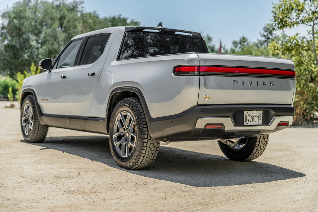 2022 Rivian R1T - Image 9 of 31