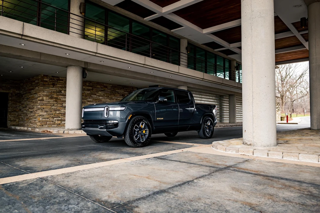 2022 Rivian R1T - Image 14 of 31