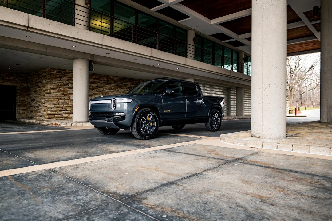 2022 Rivian R1T - Image 15 of 31