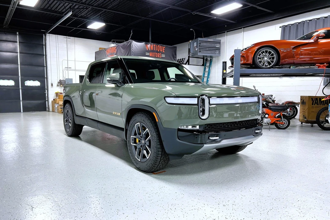 2022 Rivian R1T - Image 2 of 31