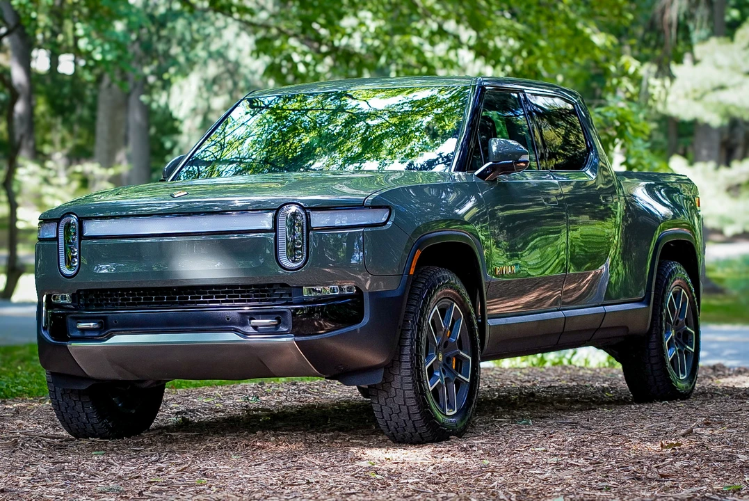 2022 Rivian R1T - Image 2 of 31