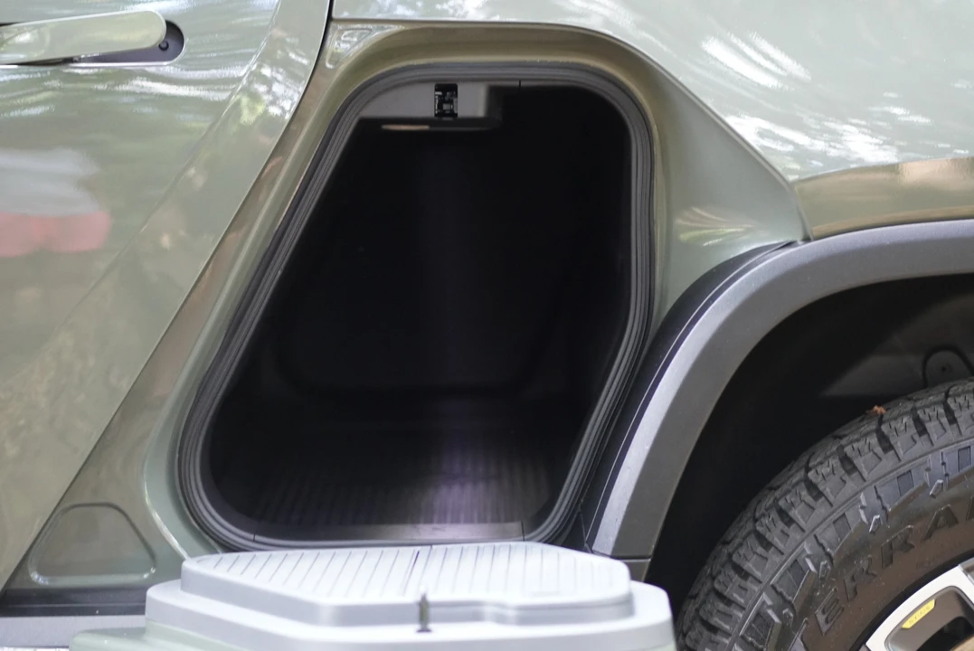 2022 Rivian R1T - Image 24 of 31