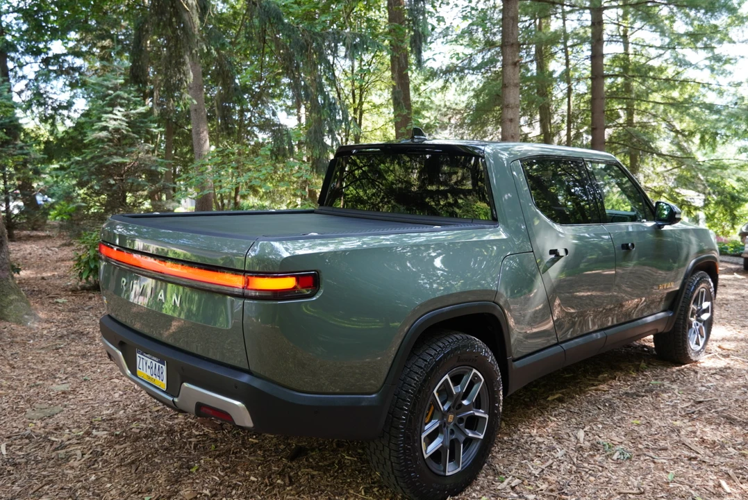 2022 Rivian R1T - Image 9 of 31